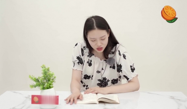 《稀缺另类资源》橙子大湿重作-各种性格各种类型小姐姐阴道内夹着震动蛋一本正经的读书也克制不住淫态不时发出呻吟声