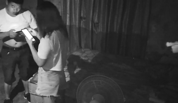高挑少妇接客多 嫖客各种各样