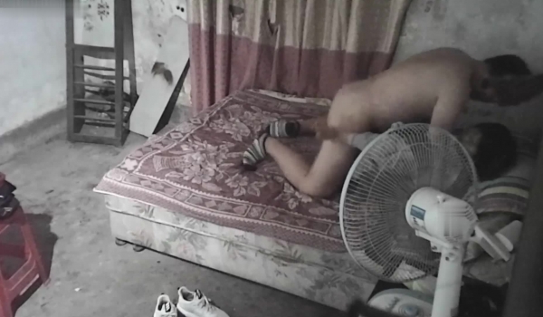 高挑少妇接客多 嫖客各种各样
