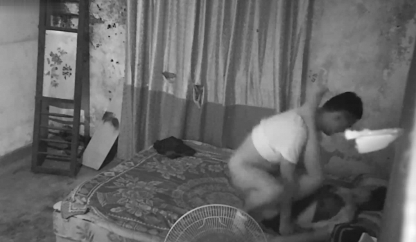 高挑少妇接客多 嫖客各种各样