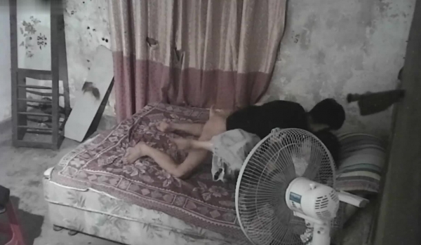 高挑少妇接客多 嫖客各种各样