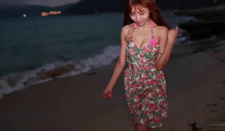 女神泄密！演员、模特于一身极品高颜女神【王馨瑶】万元福利全集，浴缸全裸露逼露屁眼抹油超大尺度