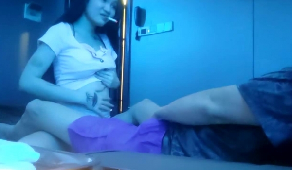 【凯迪拉克】正规足浴店勾搭5位女技师~口爆~毒龙~打飞机 身材都很好