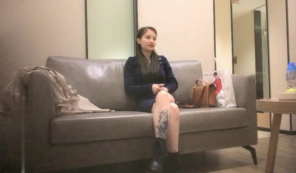 91沈先生探花约了个风衣腿上纹身萌妹子啪啪，换上JK装扣逼后入抬腿侧入大力猛操