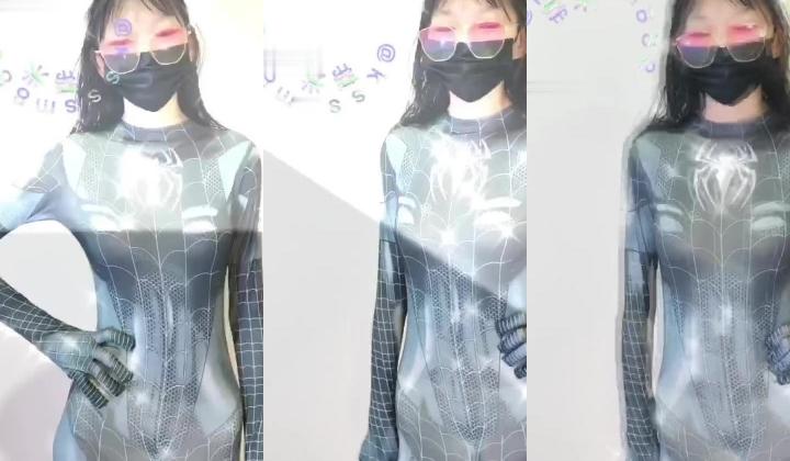 出道即巅峰新人露脸推特顶B王，人瘦奶大小魔女【蒂米】定制私拍，裸舞顶胯，道具紫薇无套啪啪内射