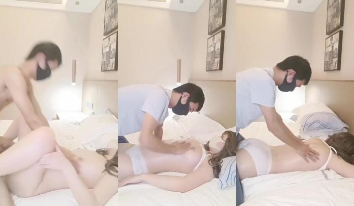 推油白皙丰满美少妇爱上美人花 圆润柔软的大奶子坚挺肉棒狠狠后入嫩穴 爆浆直流肉蚌吐白沫