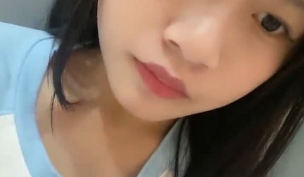 学生妹好纯好漂亮，【时年亦昭昭】奶子好大，跟瘦弱身材对比好明显