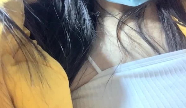 19岁女孩西安疫情严重 封校在宿舍 小妹妹做黄播赚零花钱 极品粉乳 超嫩鲍鱼特写 让人流口水太棒了
