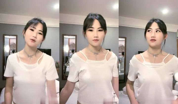 羞羞的蓓蕾颜值不错妹子自摸诱惑高潮出水，脱光光特写手指扣弄出白浆多次喷水弄湿座椅