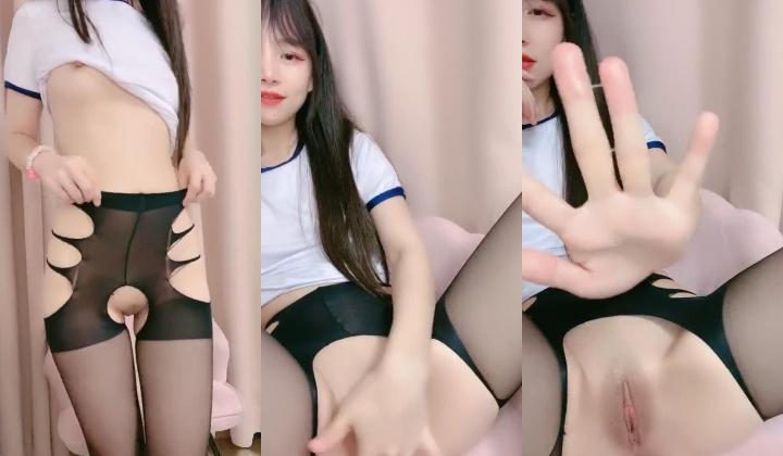 颜值嫩妹【美伢】，新晋校花下海,无毛馒头逼流浆,蜜桃臀粉奶粉逼,自慰大秀