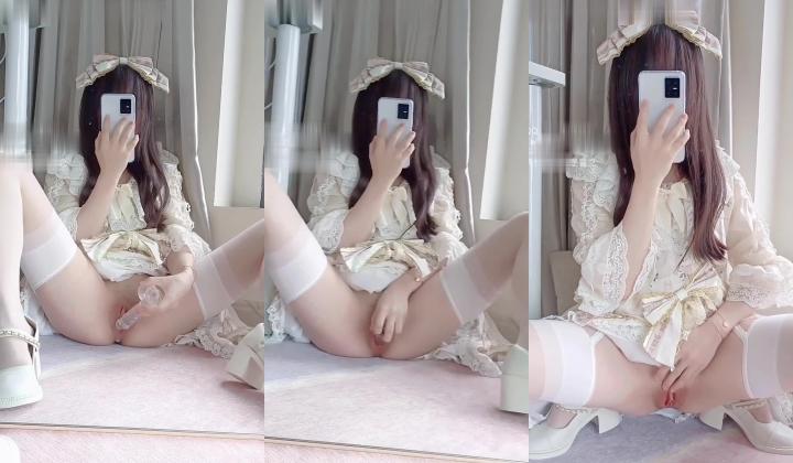 最新极品网红白虎萝莉【白桃少女】最新白丝洛丽塔 水晶冰屌速插极品粉嫩白虎浪穴 白浆高潮