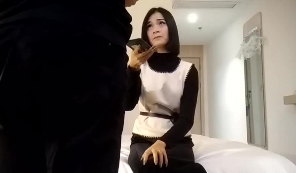 【全国探花】铁牛约短发气质小少妇，对着镜头抠穴自慰花式啪啪，做爱氛围满分