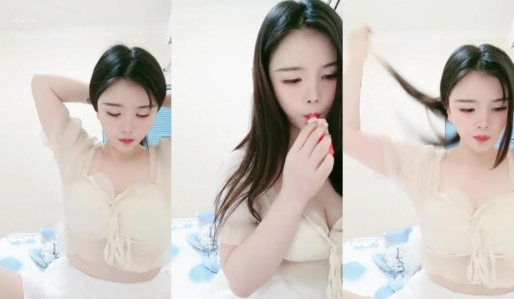 稀有心动巨乳尤物，20小时核弹，一次看个够，【西柚咻】，相当哇塞的女神，看脸就能射，加上这大奶子
