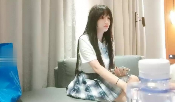 91沈先生深夜好美JK装大奶美妞，聊聊天扎起双马尾，舔屌摸逼拉着辫子后入，撞击啪啪啪搞完一炮又一