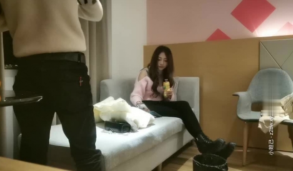 【文轩探花】3000网约高端外围，今夜妹子颜值高，温柔甜美配合，文轩上演激情性爱盛宴