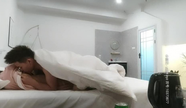 羞答答00后约炮达人【李总极品探花】清晨推倒睡得迷迷煳煳的小女友来个晨炮舒爽一天 爆操内射