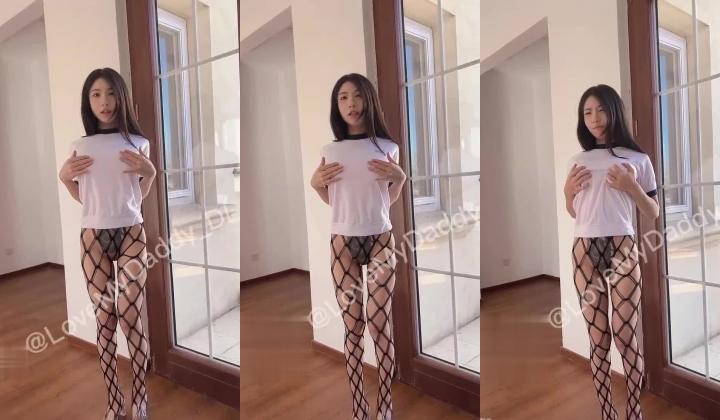 《极品反差 骚女泄密》露脸才是王道！最新流出推特绝色高颜女神【奶凶】私拍，退圈自爆与主人大玩SM