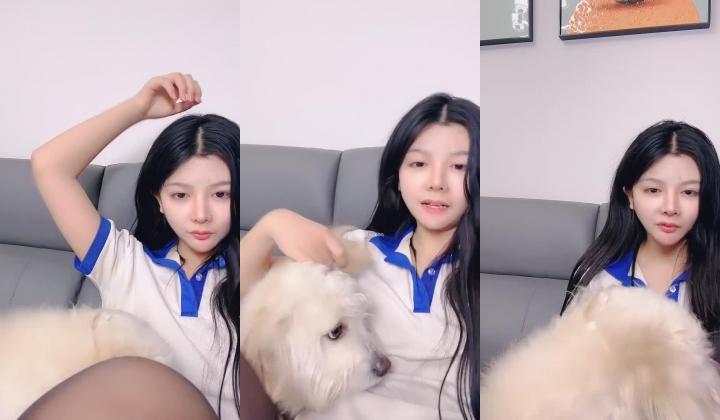 正宗馒头逼，【06妹妹】，极品名器，高颜值美少女，好肥美的鲍鱼，还是个人工白虎