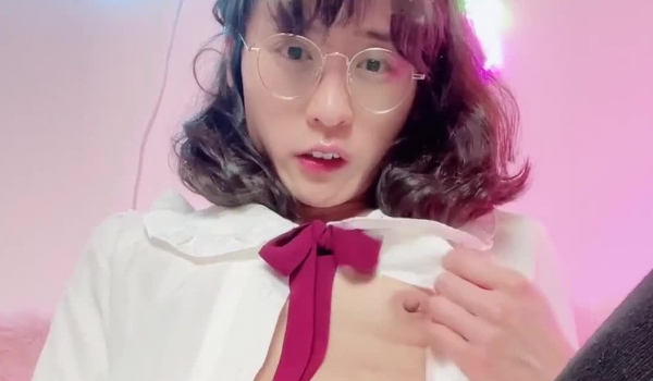中韩混血博士生，超大阴蒂，撸铁肌肉女【peachy】自慰啪啪群P，下海拍A片，猛女
