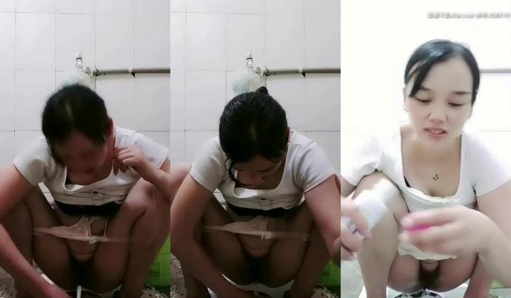 【小辣椒保姆么么哒】挤奶水，放尿，摸男主的鸡鸡，厕所自慰，药液清洗妇道小穴，很骚气的保姆！