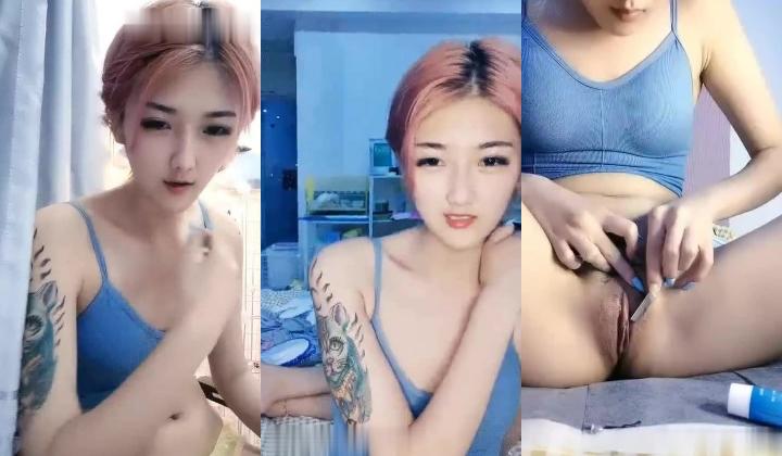 人美嘴甜那多好两个嫩妹子刮毛自慰，抹上润滑油特写大黑牛震动非常诱人