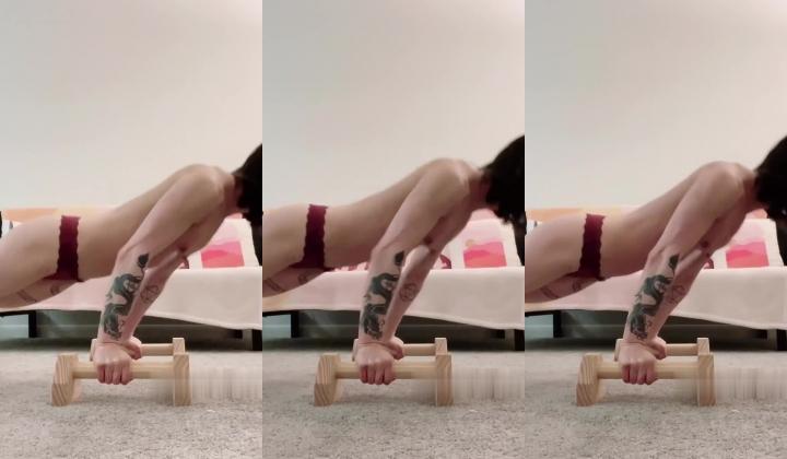 中韩混血博士生，超大阴蒂，撸铁肌肉女【peachy】自慰啪啪群P，下海拍A片