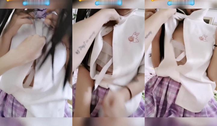 【极品女友 ️日常肉便器】双马尾萝莉『芽芽不乖』最新私拍 边看片边和哥哥做爱 完美露脸