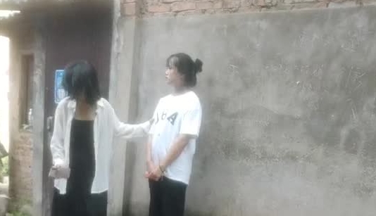 新片速递最牛视角偷拍探花《陕西无套内射探花》探秘农村淫窝啪啪个绿衣站街美女