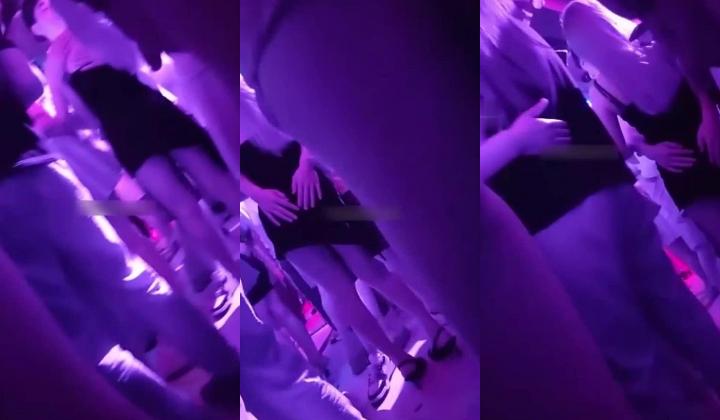 【猎奇资源 ️疯狂砂舞】淫乱舞厅八月最新重庆舞厅内的淫乱抓奶 抠逼 吃鸡 偷操 站炮 高清720