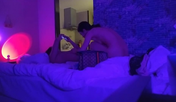 【小智寻欢】包臀裙性感按摩女，半套服务，乳推毒龙转，69姿势口交猛吸活很棒