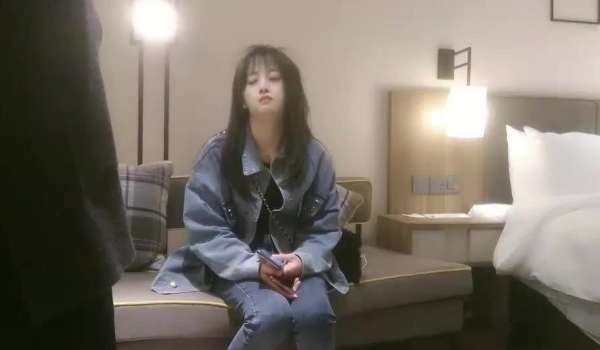 雀儿探花非常嫩牛仔外套清纯萌妹 搞起来淫语骚话呻吟不断非常淫骚
