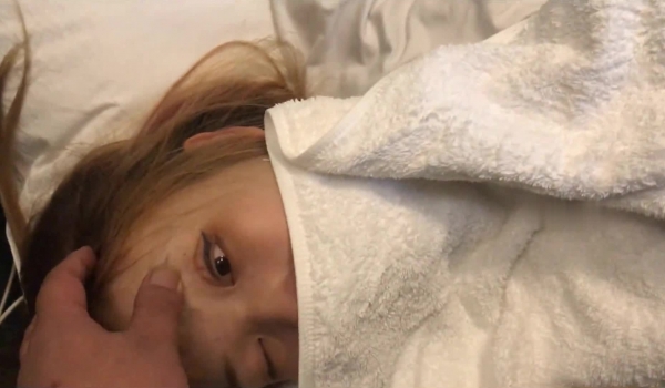 迷奸 一次性放到两个女神妹子,带回酒店慢慢享受