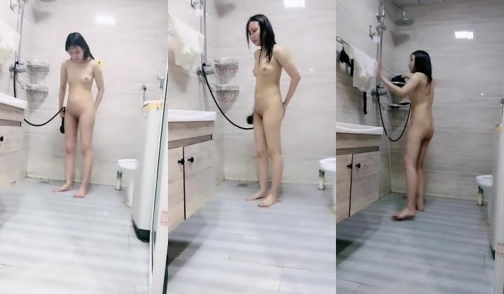麻花辫新人下海妹妹！被炮友蹂躏！埋头大屌深喉，爆操无毛骚穴，骑乘位猛顶肥臀，搞得妹妹爽翻