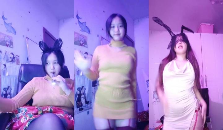 重磅！新人！【鱼妈】自慰狂喷水！一直喷~白虎一线天，水量超大，直冲镜头！
