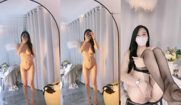 魔鬼身材高颜值女神美女翘臀后插道具呻吟不断