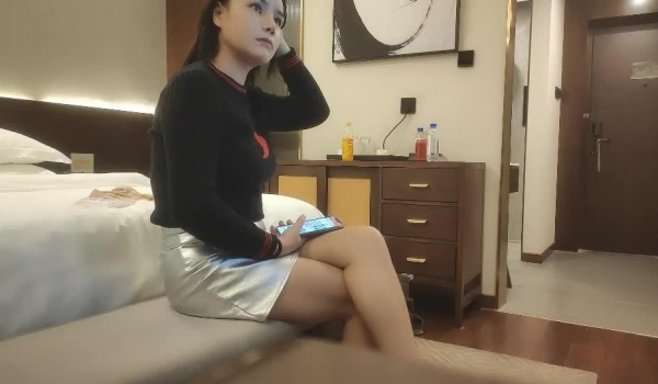 专找丶阿姨玩丰乳肥臀风骚轻熟女，肉丝撕裆乳推舔背，服务周到搞爽了再操，大屁股骑乘后入撞击