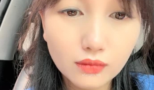 【甜甜小少妇】乡村少妇老公不在家，放飞自我家中撒尿自慰，想出轨的心已经藏不住