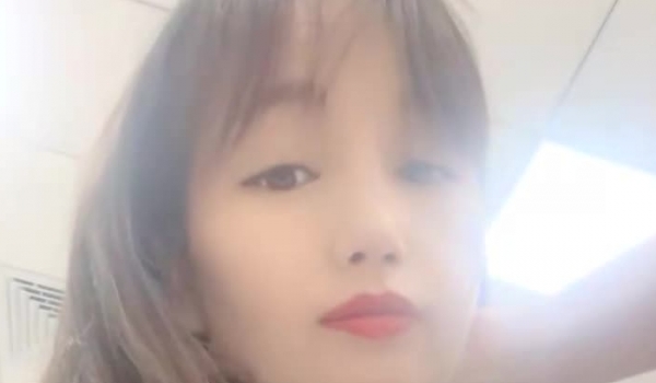 【甜甜小少妇】乡村少妇老公不在家，放飞自我家中撒尿自慰，想出轨的心已经藏不住