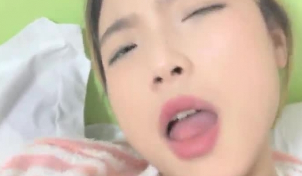 灌醉18岁的学生妹，【小乖7】，几瓶啤酒就喝醉了，被操了，娇喘喊着~快~快~快，清新小妹子被疯狂