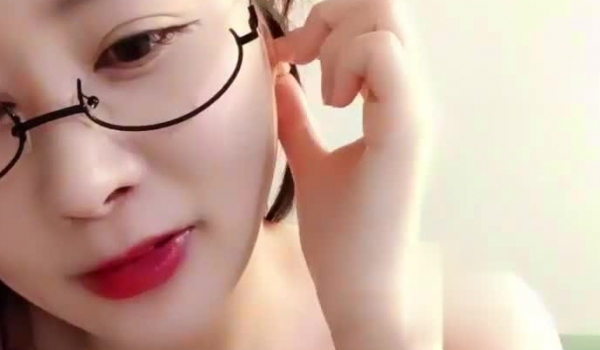 【蜜桃老师】杭州女教师 ! 身材高挑 坚挺雪白巨乳上下抖动~无毛嫩穴 掰穴自慰特写~撸爆!