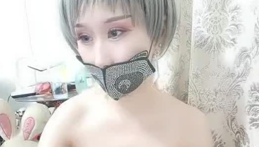 大哥玩弄风骚少妇还要开视频给其他渣男浪女观看，享受骚逼的口技，浪叫呻吟无套爆草抽插骚穴，精彩刺激