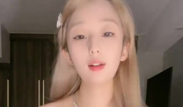 未来某航空公司空姐~【航空大学校花女神空姐菲菲】脱光光简直让人流鼻血 假屌猛插蝴蝶逼