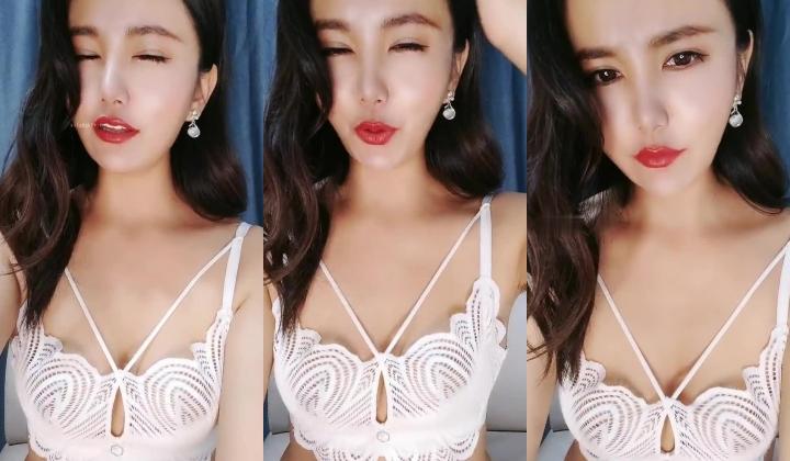 御姐女神！超漂亮~首次喷水~【晚风吹起】扩阴~喷尿~喷水，港风女神，这眼神太勾人了，看一眼就忘不