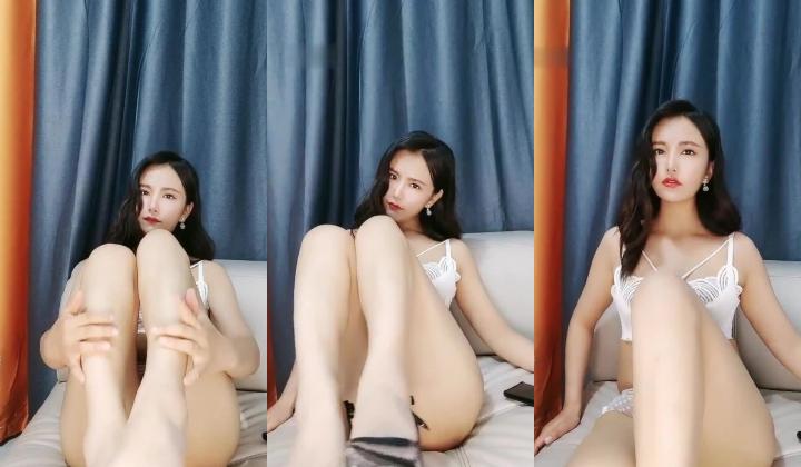 御姐女神！超漂亮~首次喷水~【晚风吹起】扩阴~喷尿~喷水，港风女神，这眼神太勾人了，看一眼就忘不