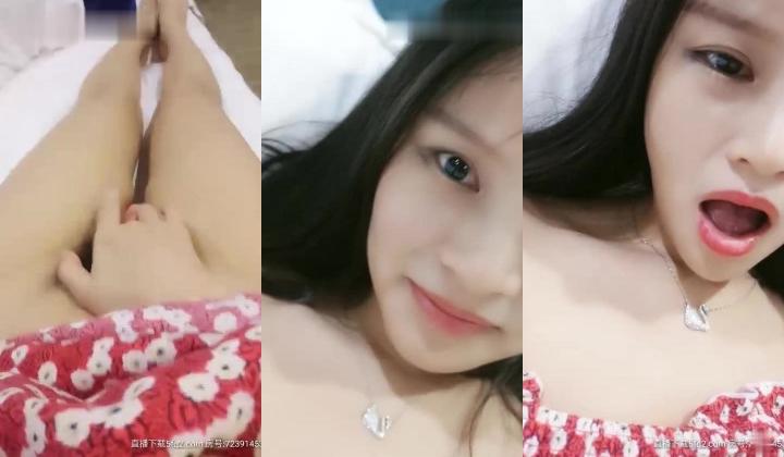 年轻小妹长相甜美跟小哥开房啪啪，自己揉着奶子抠着逼当然还要吃着大鸡巴，被小哥各种爆草抽插道具玩弄