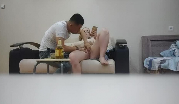【大力寻花】 嫖娼达人深夜约操19岁俄罗斯小嫩妹，无毛白虎粉穴近景插入，换口味尝尝鲜扬国威