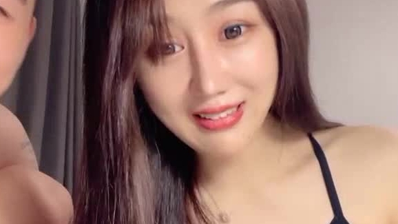 【于小雅】撸点极高，9分高颜值女神，甜美女神高颜值能媲美明星，蕾丝黑色内裤诱惑力，和小鲜肉男友超
