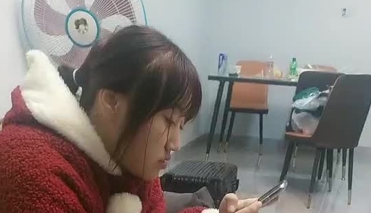 精品探花23 胖哥约操农家清纯小妹妹只愿意给500扣逼摸奶突然小妹不给操了