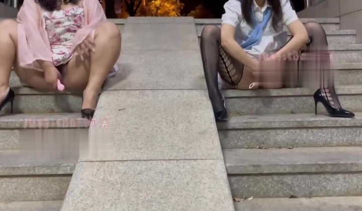 推特顶级露出艺术家极品身材反差嫩妹【奶味泡芙】私拍，各种户外露出电梯口做爱偶遇邻居