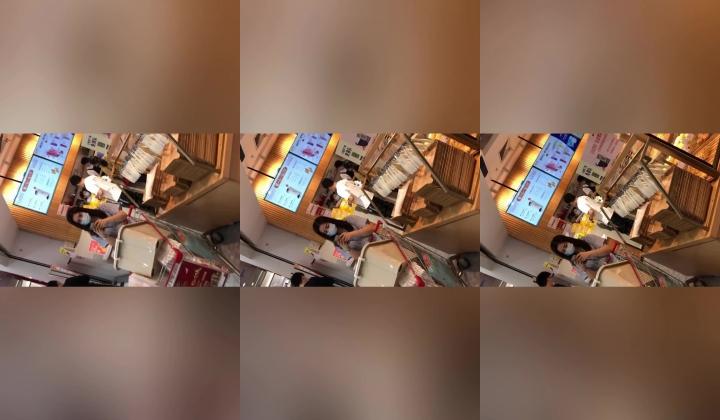 《王者级 神作》牛人波哥超市、商场、步行街小型电筒补光极限贴身抄底几十位小姐姐神秘裙底亮点多多Y